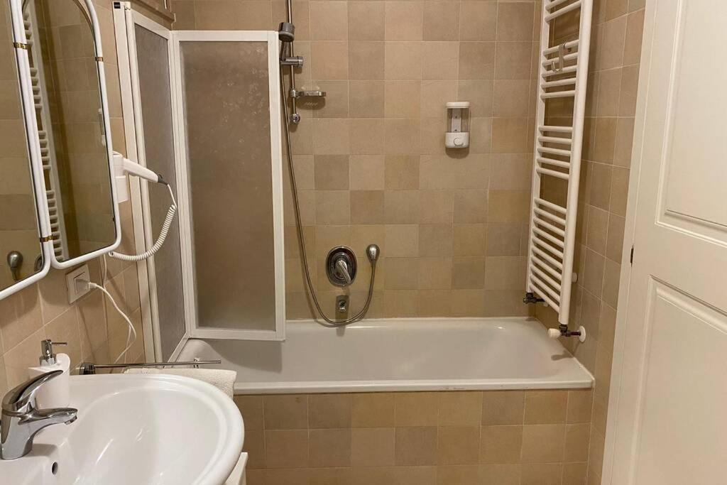Ferienwohnung Living Rencio: Vicino Al Centro Di Bozen Exterior foto